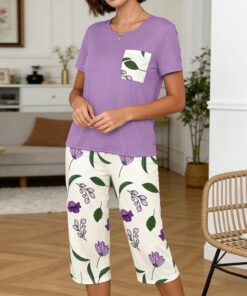 Conjunto de pijama de 2 piezas para mujer, ropa de dormir con manga corta, parte superior con estampado floral y pantalones de longitud media a juego, estilo bonito, Púrpura, XXL
