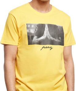 Mister Tee Camiseta Pray de Mangas Cortas para Hombre con Estampado Frontal, Moda Urbana Callera, en Algodón, Distintos Colores, Tallas XS-5XL